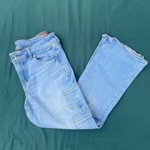 American Eagle cargo style Blue jeans Boot Cut/flare short/cropped